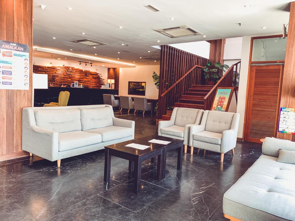 Lazenda Hotel Labuan Esterno foto