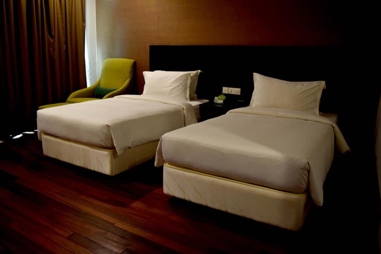 Lazenda Hotel Labuan Esterno foto