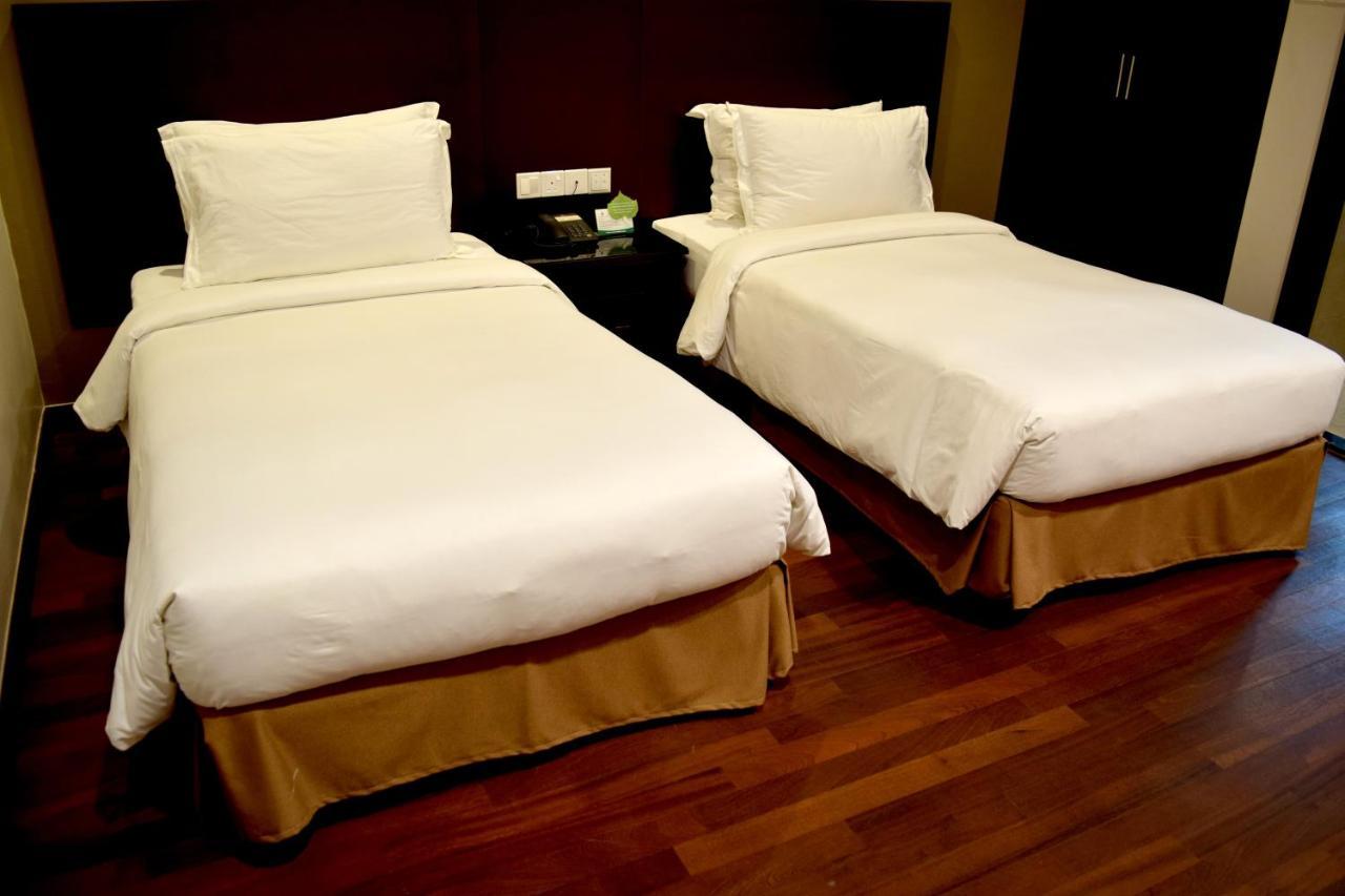 Lazenda Hotel Labuan Esterno foto