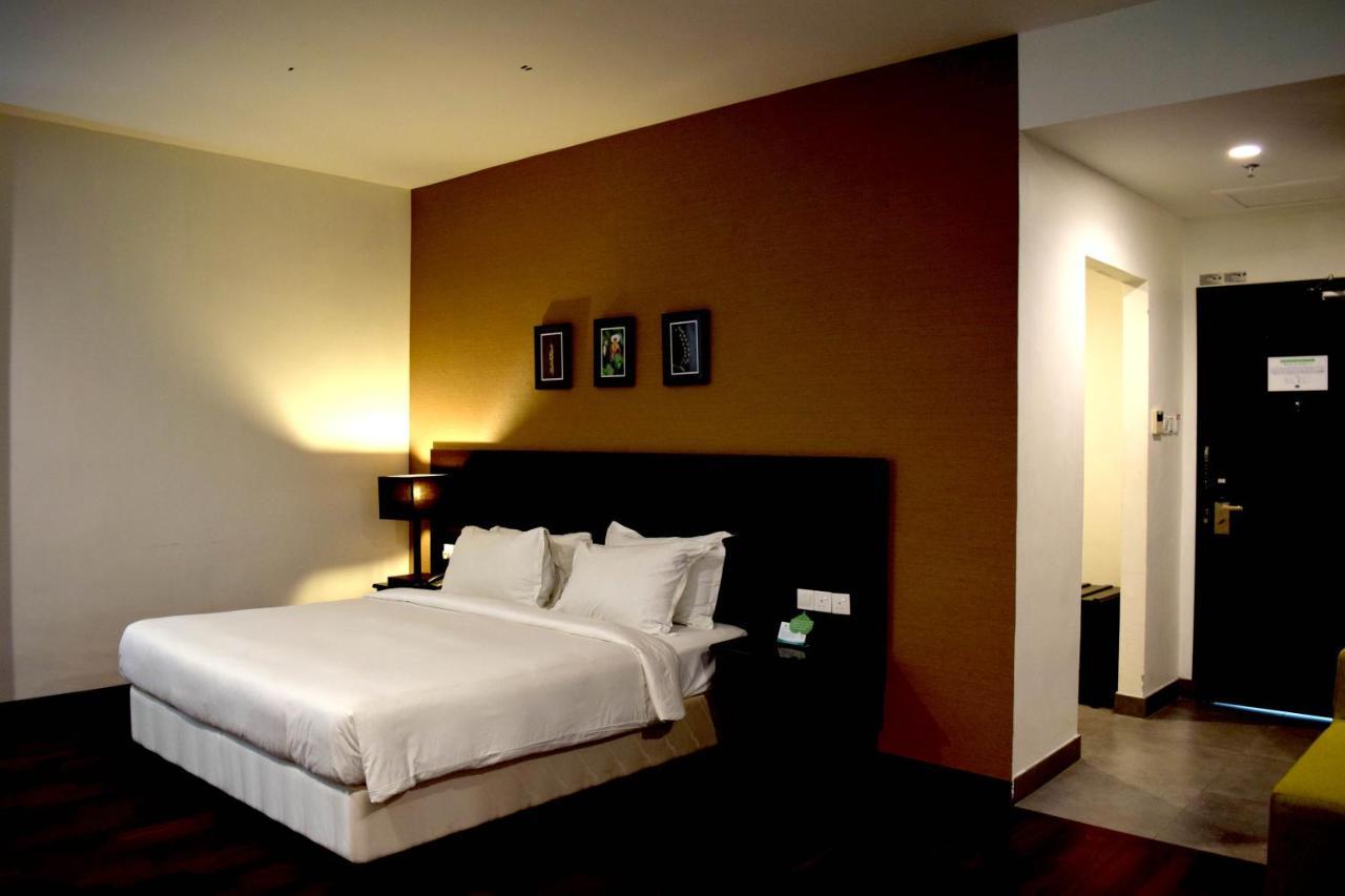 Lazenda Hotel Labuan Esterno foto