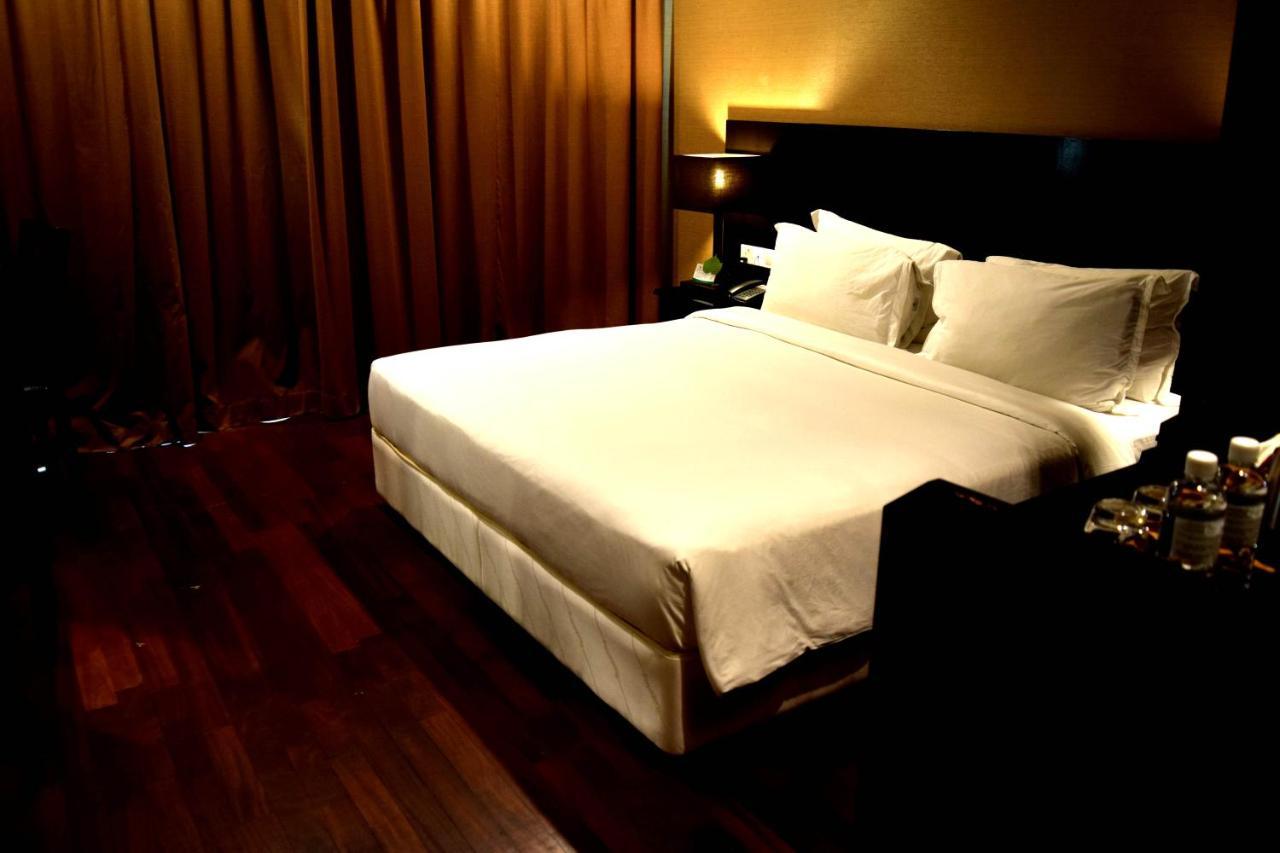 Lazenda Hotel Labuan Esterno foto