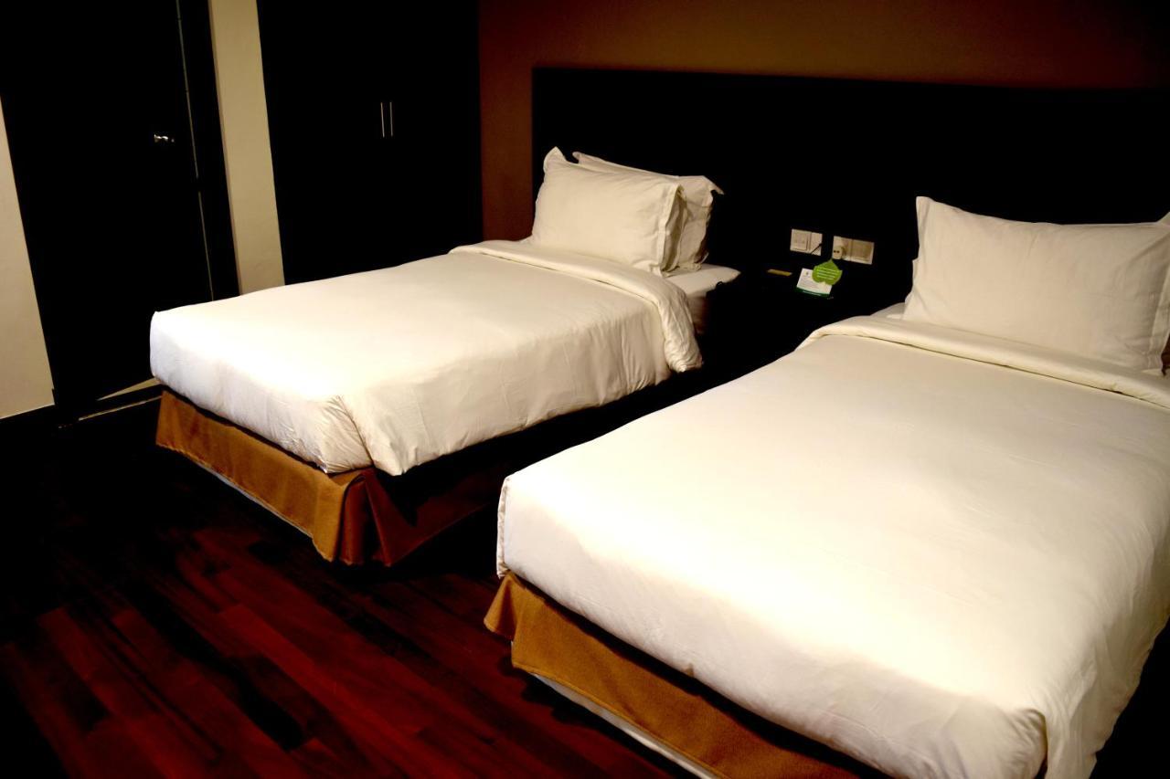 Lazenda Hotel Labuan Esterno foto