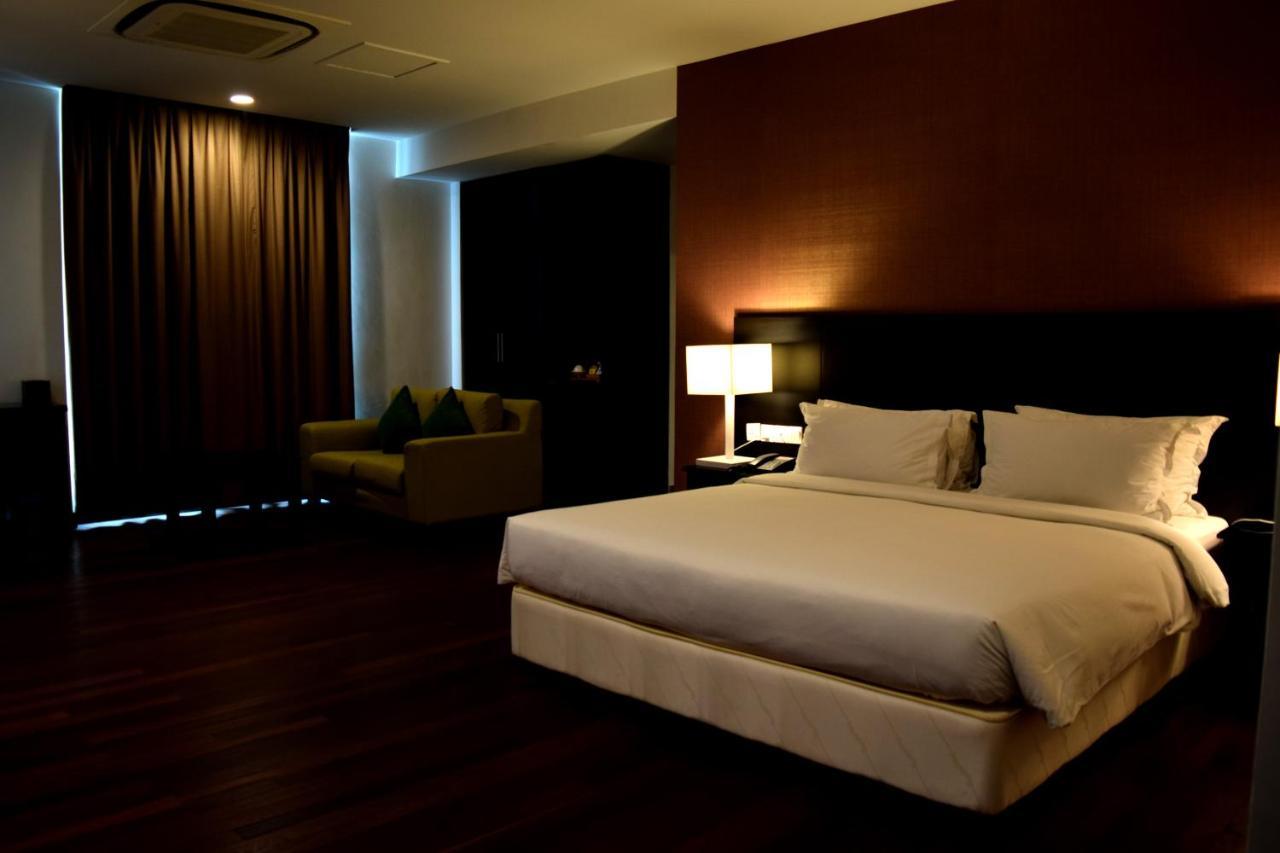 Lazenda Hotel Labuan Esterno foto