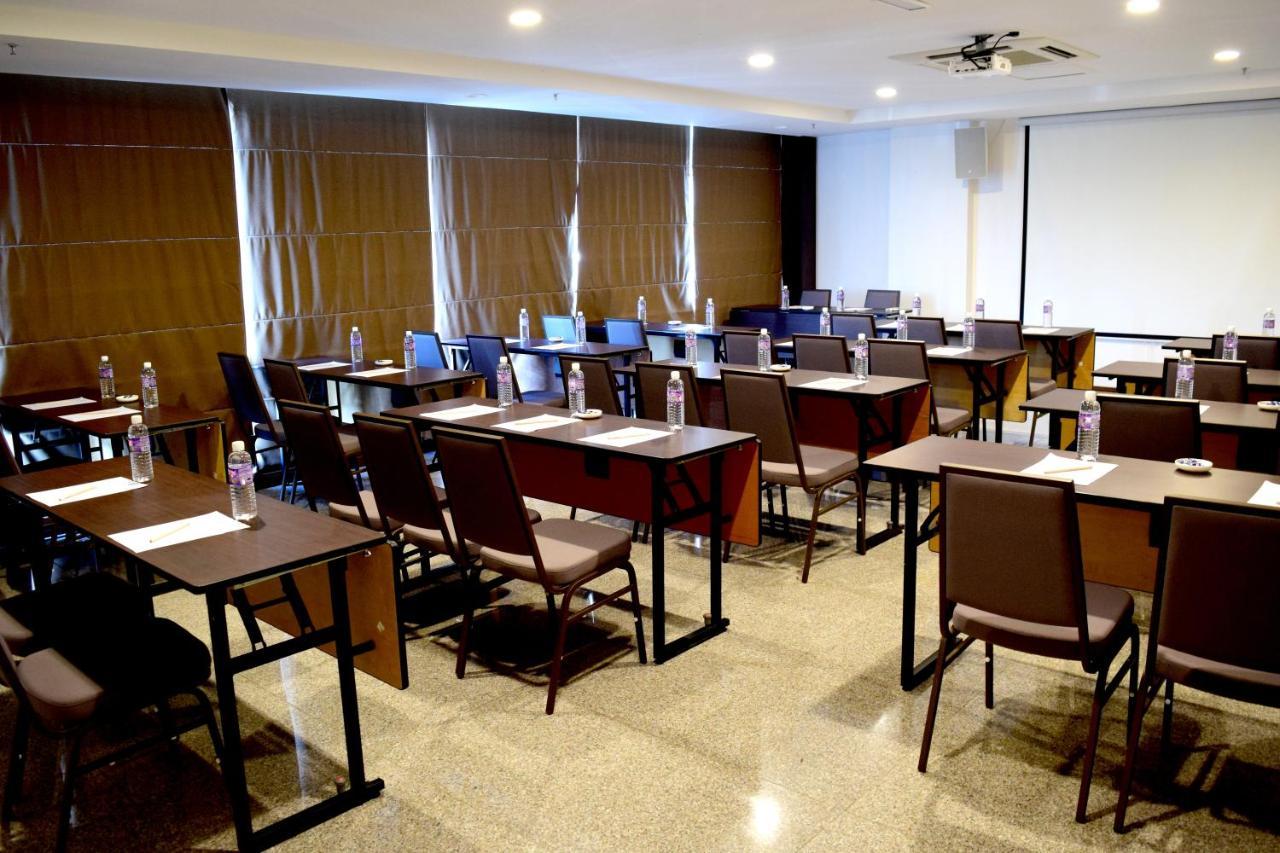 Lazenda Hotel Labuan Esterno foto