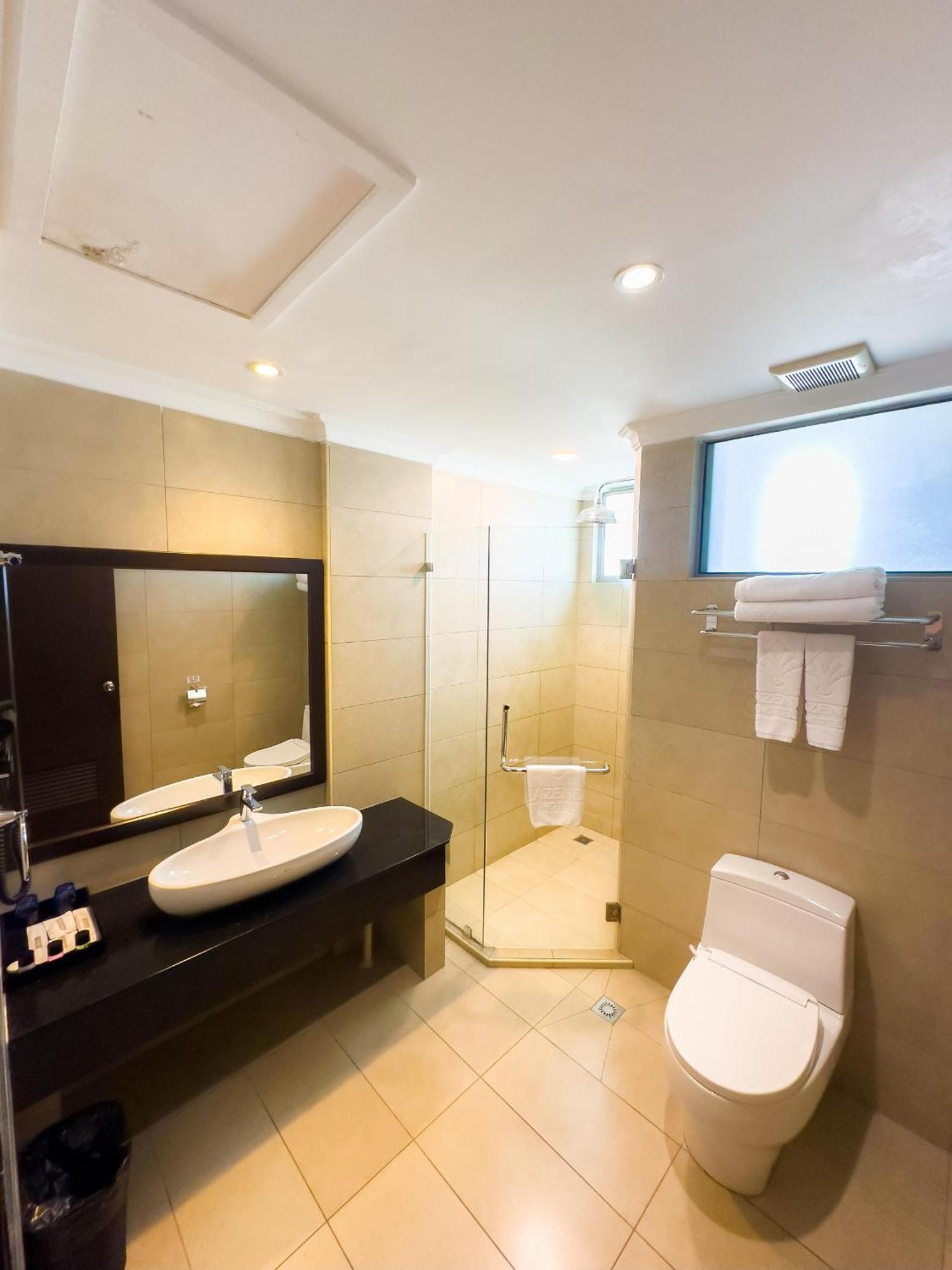 Lazenda Hotel Labuan Esterno foto