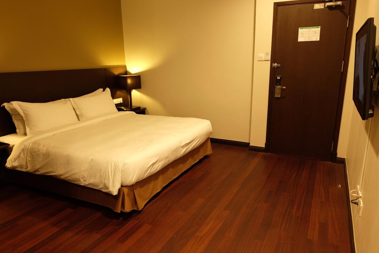 Lazenda Hotel Labuan Esterno foto